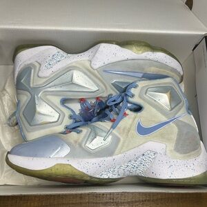 Nike LeBron 13 Christmas